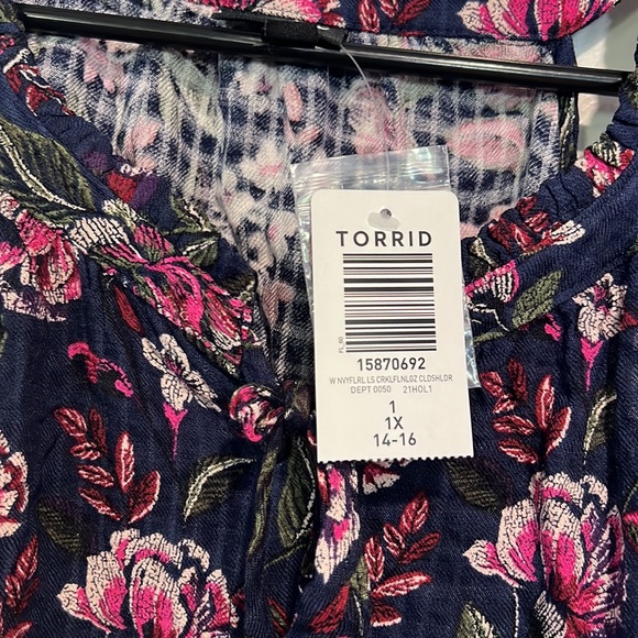 Torrid blouse - Picture 3 of 5